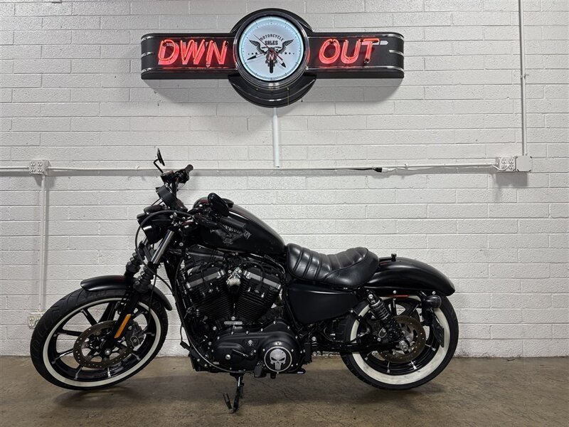 2017 HARLEY DAVIDSON XL883N Sportster Iron 883