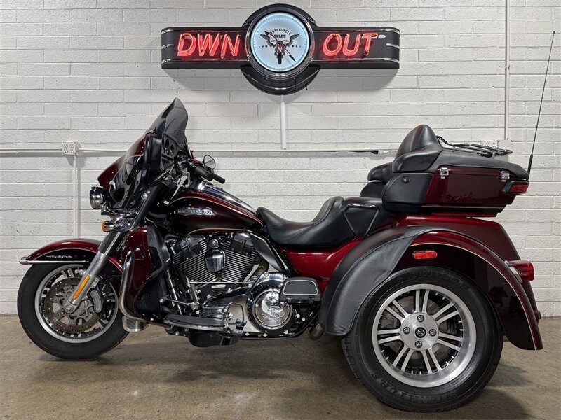 2014 HARLEY DAVIDSON FLHTCUTG Tri-Glide Ultra