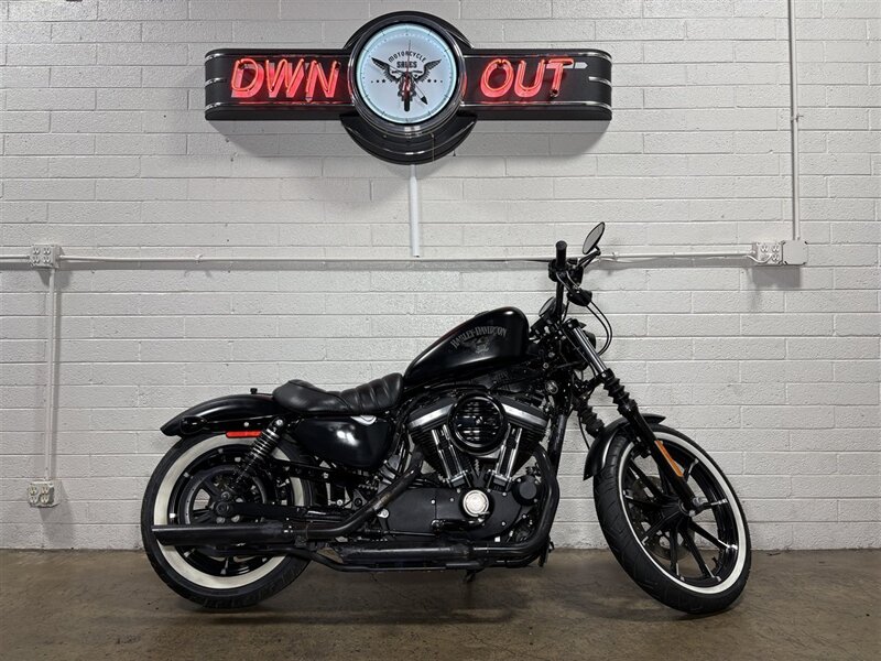 2017 HARLEY DAVIDSON XL883N Sportster Iron 883